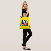 Tote Bag femme heureuse souriante face aux fleurs (Sur le modèle)