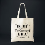 Tote Bag Femme mariée de l'équipe personnalisée<br><div class="desc">Ce nom personnalisé monogramme mignon sac fourre-tout vintage est la meilleure idée de cadeau pour mariée et demoiselle d'honneur chez les mariages. Sac fourre-tout Bridesmaid de l'équipe personnalisée Fête des mariées d'épouse. Vous pouvez créer mes souvenirs de mariage nuptiale avec le dans mon ère de fête nuptiale sac fourre-tout personnalisé....</div>