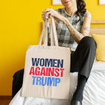 Tote Bag Femmes contre Trump Élection 2024<br><div class="desc">Le sac fourre-tout Women Against Trump pour une Américaine qui a voté contre Donald Trump à l'élection présidentielle de 2024. Texte rouge et bleu pour une féministe forte.</div>