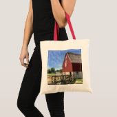 Tote Bag Fermes | Grange rouge avec drapeau américain (Devant (produit))