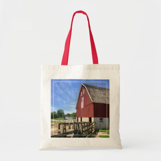 Tote Bag Fermes | Grange rouge avec drapeau américain (Devant)