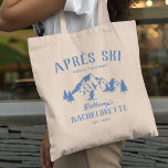 Tote Bag Fête de Bachelorette de ski d'Apres<br><div class="desc">Des sacs fourre-tout de location de skis amusants avec un dessin de montagnes d'hiver,  d'arbres,  d'un skieur et d'un modèle texte facile à personnaliser.</div>