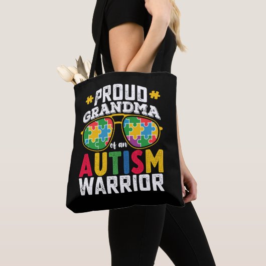 Tote Bag Fière Grand-Mère D'Une Famille De Guerriers Autist (De près)