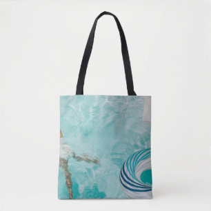 Tote Bag Fille en maillot de bain et nage dans la piscine