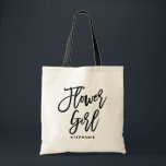 Tote Bag Fille Fleur Lettrée Main Noire Personnalisée<br><div class="desc">Sac fourre-tout de fille de fleurs personnalisable. Sac fourre-tout moderne et classique avec écriture manuscrite noire "fleurie fille". Personnalisez en ajoutant le nom du destinataire,  le hashtag du mariage ou d'autres détails. Parfait comme cadeau pour votre fête de mariage ou de mariage.</div>