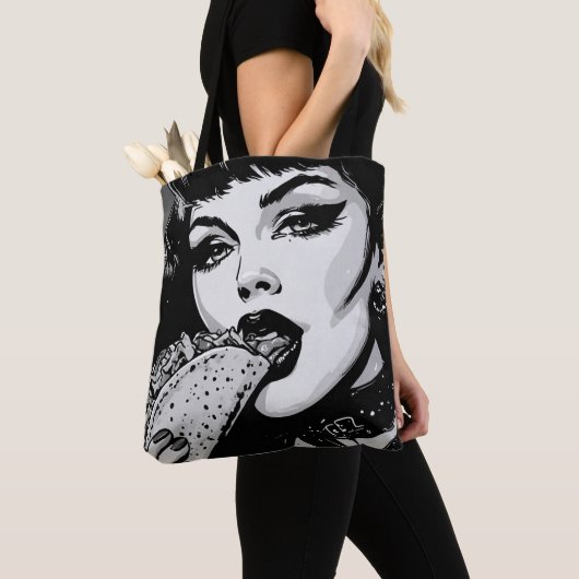 Tote Bag Fille gothique de style graphique BW 50s mangeant (De près)