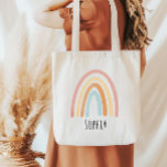 Tote Bag Filles mignonnes Boho rose Aquarelle Arc-en-ciel E<br><div class="desc">Ce sac fourre-tout pour filles boho dispose d'un arc-en-ciel boho couleur rose,  et de l'espace pour ajouter un nom dans la simple typographie. Le design moderne et fantaisiste parfait pour tout enfant ou adulte aimant l'arc-en-ciel !</div>