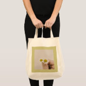 Tote Bag “Fingertip Daisy – Soft Botanical Tote Bag” (Devant (produit))