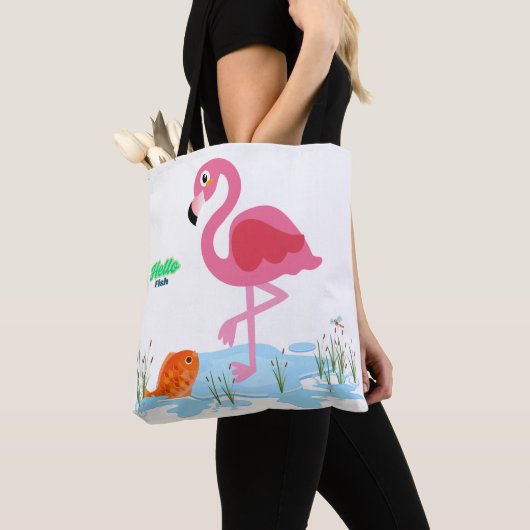 Tote Bag Flamant rose odant un poisson dans un étang (De près)
