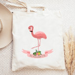 Tote Bag Flamant rose rose mignon personnalisé<br><div class="desc">Ce sac fourre-tout mignon présente une illustration d'un flamant rose avec un cou courbé et une jambe levée, sur une bannière rose décorée de feuillage tropical. Personnalisez-le pour créer un cadeau unique à une fille qui aime les flamants roses, ou comme un sac cadeau pour une mariage à thème tropical...</div>