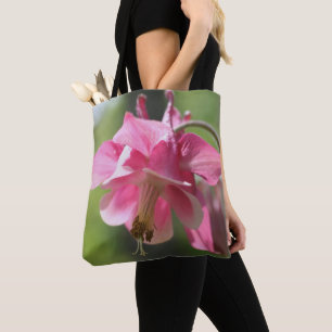 Tote Bag Fleur de Colombine Rose en Gros Plan 