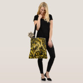 Tote Bag Fleur de l'orbite dorée (Sur le modèle)