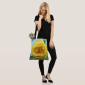 Tote Bag Fleur de rose jaune (Sur le modèle)