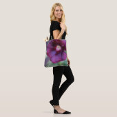 Tote Bag Fleur pourpre Fourre-tout (Sur le modèle)