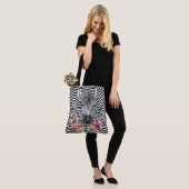 Tote Bag Fleur Zèbre Visage Butt noir blanc Vent rayures (Sur le modèle)