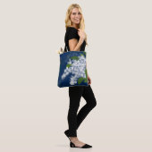 Tote Bag Fleurs blanches, florales (Sur le modèle)