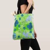 Tote Bag Fleurs bleues en vert citron (De près)