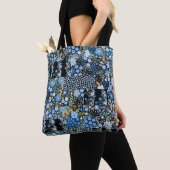 Tote Bag Fleurs Bleues Patchwork : Tissu sans couture. (De près)