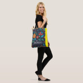Tote Bag Fleurs de printemps | Monogramme vert noir (Sur le modèle)
