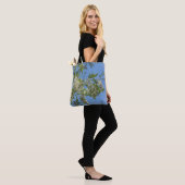 Tote Bag Fleurs délicates de robinier blanc sous un ciel bl (Sur le modèle)