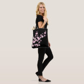 Tote Bag Fleurs florales de cerisier rose noir (Sur le modèle)