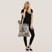 Tote Bag Fleurs grises vintage (Sur le modèle)