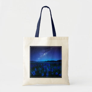 Tote Bag Fleurs Lupines fleurissant à Night Lake Tekapo
