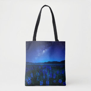 Tote Bag Fleurs Lupines fleurissant à Night Lake Tekapo