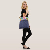 Tote Bag Fleurs printanières et denim (Sur le modèle)