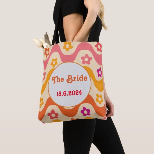 Tote Bag Fleurs rétro groovy Bachelorette personnalisé (De près)
