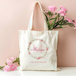 Tote Bag Fleurs roses à monogramme personnalisé<br><div class="desc">Le sac fourre-tout à fleurs roses à monogramme personnalisé est un cadeau d'une élégance raffinée, idéal pour les demoiselles d'honneur ou les célébrations d'enterrement de vie de jeune fille. Avec son design délicat à l'aquarelle de fleurs roses et de verdure, ce fourre-tout peut être personnalisé avec une lettre et un...</div>