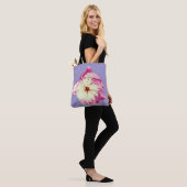 Tote Bag Fleurs roses et crème (Sur le modèle)