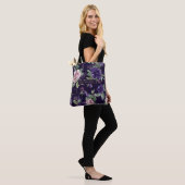 Tote Bag Floraison | Motif violet foncé et rose (Sur le modèle)