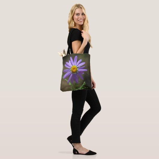 Tote Bag flower power pourpre (Sur le modèle)