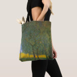 Tote Bag Fruits de Gustav Klimt, Art Nouveau Vintage<br><div class="desc">Fruits Trees (1901) de Gustav Klimt est une peinture d'art vintage de l'époque victorienne Symbolisme. Une scène nature avec une variété d'arbres fruitiers biologiques dans un verger au printemps ou en été avec des fruits mûrs et fleurs fleuries. À propos de l'artiste : Gustav Klimt (1862-1918) était un peintre symboliste...</div>