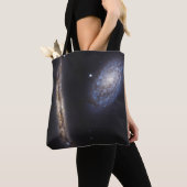 Tote Bag Galaxie Edge-On Ngc 4302 & Galaxie Tilted Ngc 4298 (De près)