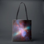 Tote Bag Galaxy M82<br><div class="desc">Cette image montre une vue époustouflante d'une galaxie Starburst produite par des télescopes spatiaux. M82 est une galaxie à environ 12 millions d'années-lumière de la Terre qui subit une explosion de formation d'étoiles. Les rayons X de Chandra (bleu) montrent du gaz s'échappant du disque de la galaxie alors qu'une abondance...</div>