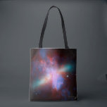 Tote Bag Galaxy M82<br><div class="desc">Cette image montre une vue époustouflante d'une galaxie Starburst produite par des télescopes spatiaux. M82 est une galaxie à environ 12 millions d'années-lumière de la Terre qui subit une explosion de formation d'étoiles. Les rayons X de Chandra (bleu) montrent du gaz s'échappant du disque de la galaxie alors qu'une abondance...</div>