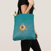 Tote Bag Garçon assis sur la bouée (De près)