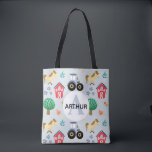 Tote Bag Garçons Cute Blue Farm Animal Tracteur Motif Enfan<br><div class="desc">Ce sac fourre-tout pour enfants mignon et moderne dispose d'un motif de dessin animé animal de ferme, avec un tracteur bleu, une grange, des cochons, des chevaux, des poulets, des lapins et des fleurs, et peut être personnalisé avec votre nom de garçon et monogramme. Le cadeau idéal sur le thème...</div>