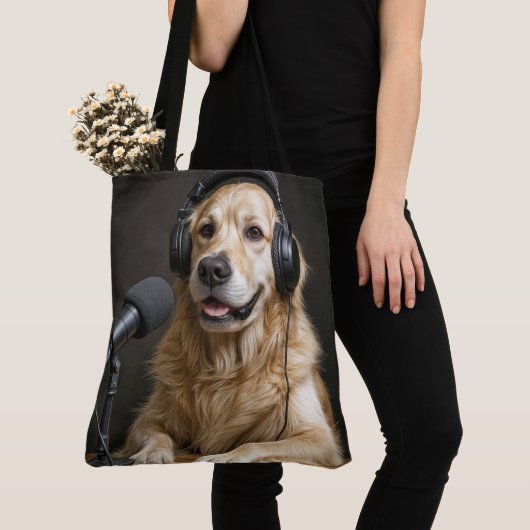 Tote Bag Golden Retriever Hosting a Podcast (De près)