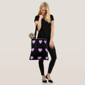 Tote Bag Goth Black and Pink Heart Design (Sur le modèle)
