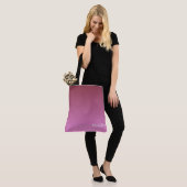 Tote Bag Gradient light to dark tone pink (Sur le modèle)