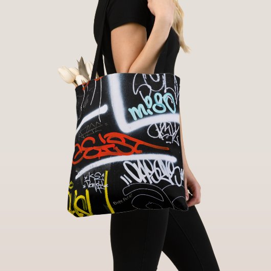 Tote Bag Graffiti noir et multicolore (De près)