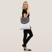 Tote Bag graphisme demi-cercle aztèque (Sur le modèle)