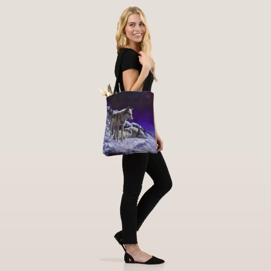 Tote Bag Gray Wolves (Sur le modèle)