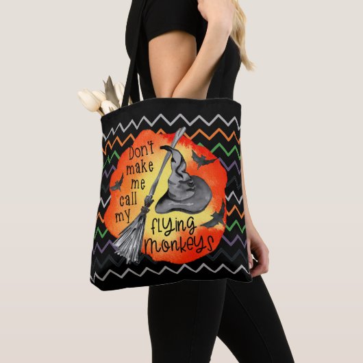 Tote Bag Halloween Drôle Sorcière Volant Singes Chevron (De près)