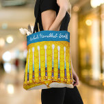 Tote Bag Hanoukka Yellow Gold Menorah Modern Custom Name<br><div class="desc">Une photo de fond d'une menorah d'or jaune, colorée et brillante vous aide à inaugurer les vacances d'Hanoukka dans le style. Sentez la chaleur et la joie de la saison des Fêtes chaque fois que vous utilisez ce sac fourre-tout de nom personnalisé Hanoukka magnifique et coloré. Des cartes de correspondance,...</div>