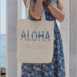 Tote Bag Hawaii Destination Wedding Welcome Bag pour Hotel<br><div class="desc">Merci à vos invités d'être venus à votre mariage avec ce magnifique sac de bienvenue de mariage ALOHA photo typographie de plage dans leur chambre d'hôtel. Ils seront si heureux qu'ils se joignent à vous pour vous entendre dire que vous êtes à Hawaï.</div>