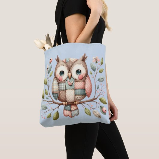Tote Bag Hibou Patchwork dans une Forêt Fantaisiste (De près)
